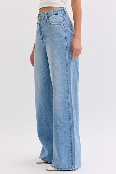 Logan high rise wide leg jean / light wash