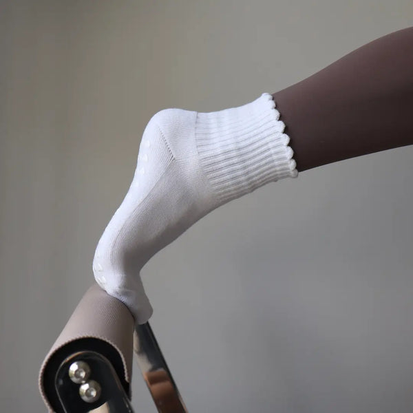 Pilabarre White Ruffle Pilates Grip Socks