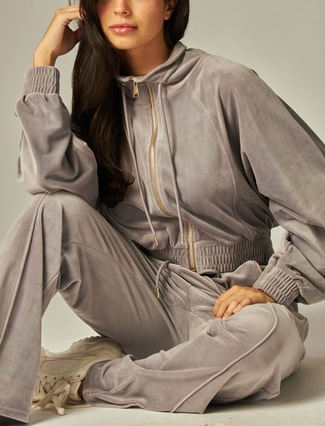 velour track suit / taupe