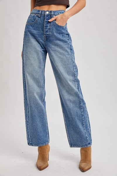 Chelsea straight leg jean / medium wash