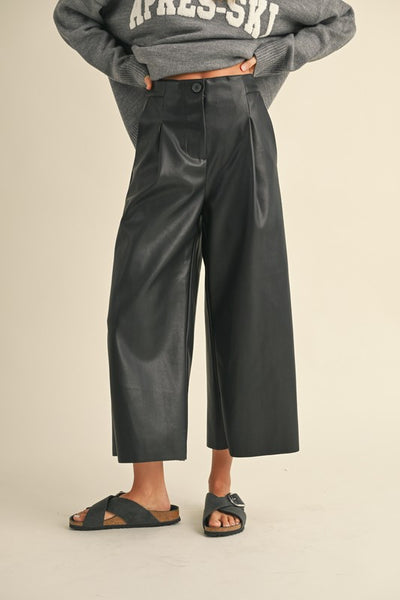 faux leather crop pant / black