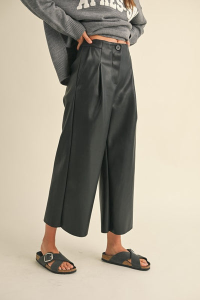 faux leather crop pant / black