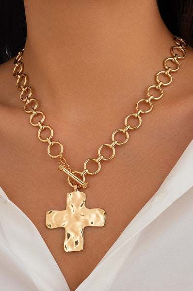 hammered cross toggle necklace / gold