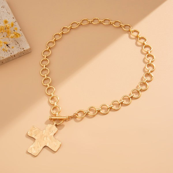 hammered cross toggle necklace / gold