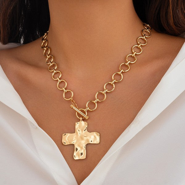 hammered cross toggle necklace / gold
